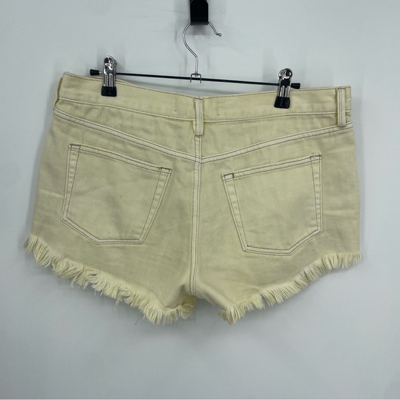 Free People Loving Good Vibrations Mid-Rise Frayed Hem Shorts Sz 29 Banana Split - Picture 2 of 8